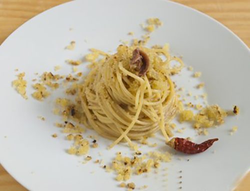 Spaghetto quadrato con briciole di pane croccante e pomodorini confit all’olio al Peperoncino